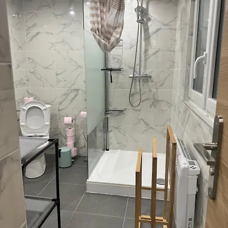 Lille-fives Apartament